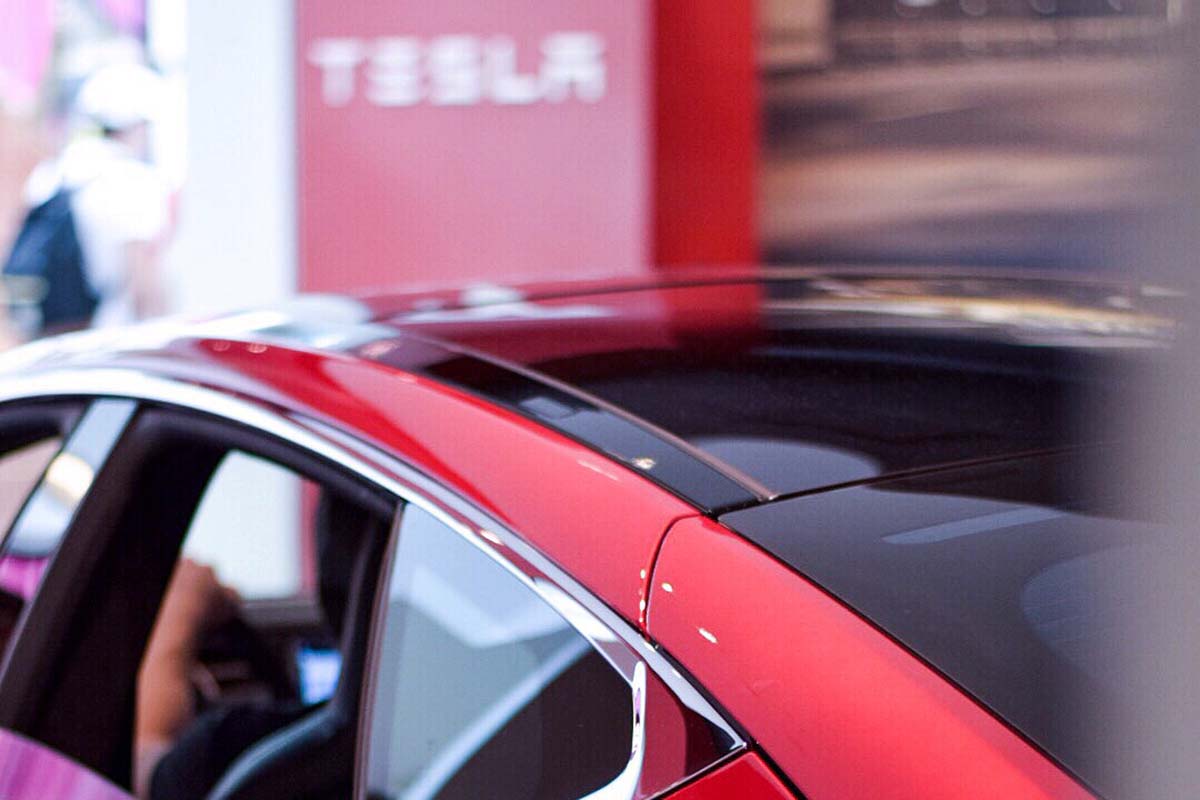 Tesla ponovo ubrzava: Rekordna prodaja vraća optimizam, kompanija se sve manje oslanja samo na automobile Tesla ponovo ubrzava: Rekordna prodaja vraća optimizam, kompanija se sve manje oslanja samo na automobile