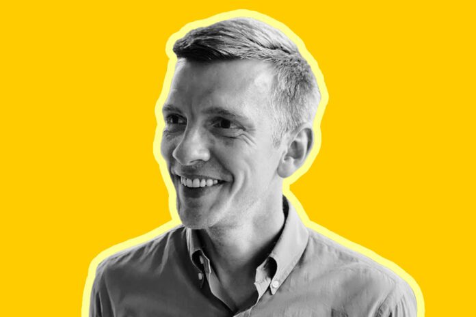 angus flečer čovek prvobitna inteligencija